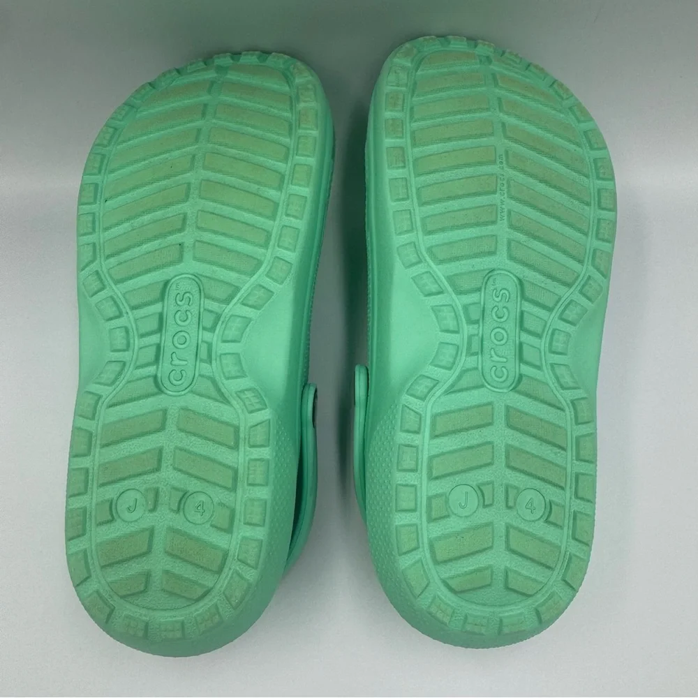 Crocs Classic Faux Fur Lined Clogs Mint Green Slip On Youth Junior size 4